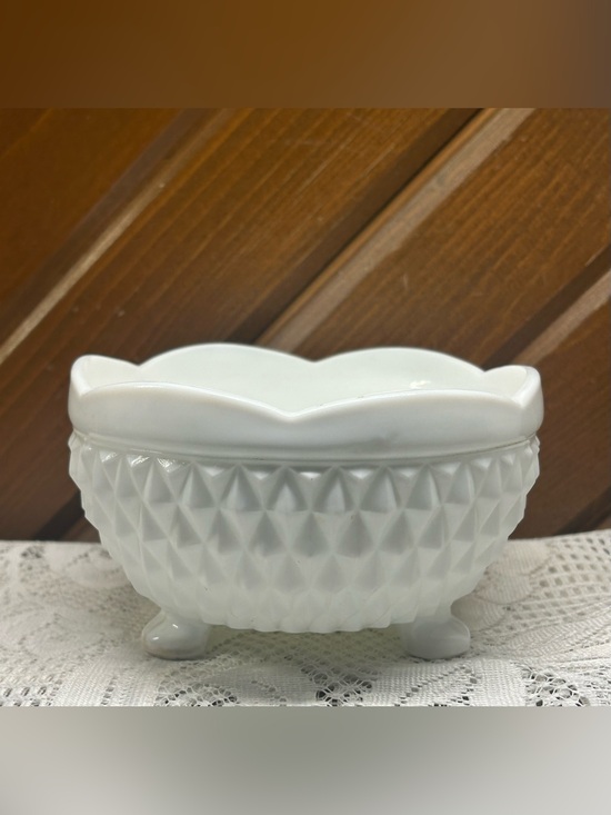 Indiana Glass Other - Vintage Indiana Glass Diamond Point Milk Glass 3-Footed Bowl (C)